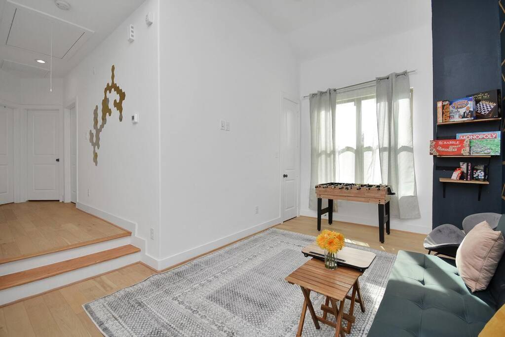 Blissful Getaway Home With Hot Tub & Backyard Near Downtown 休斯敦 外观 照片
