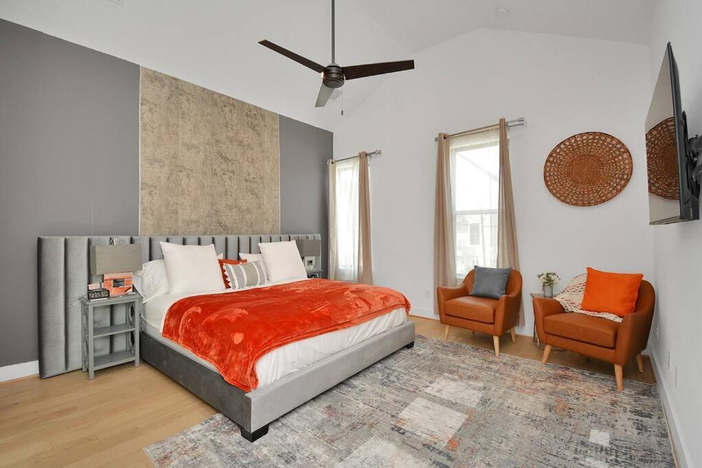 Blissful Getaway Home With Hot Tub & Backyard Near Downtown 休斯敦 外观 照片