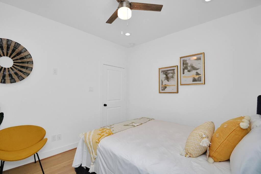 Blissful Getaway Home With Hot Tub & Backyard Near Downtown 休斯敦 外观 照片