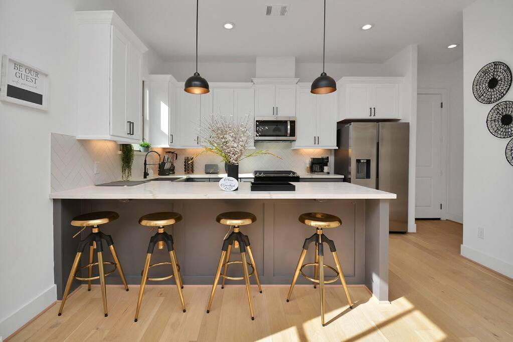 Blissful Getaway Home With Hot Tub & Backyard Near Downtown 休斯敦 外观 照片
