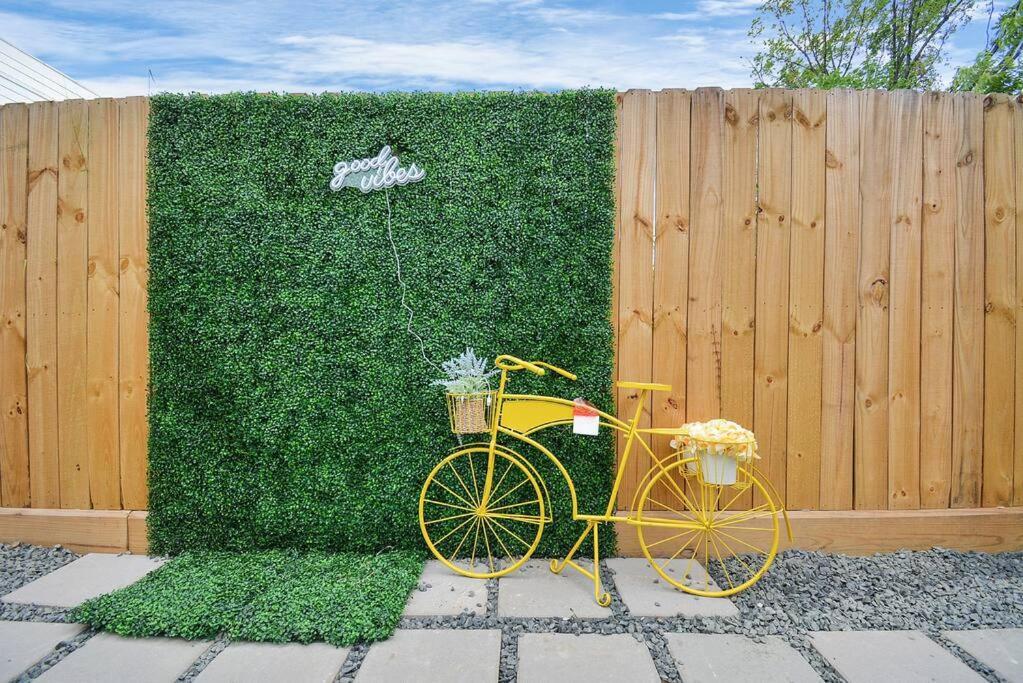 Blissful Getaway Home With Hot Tub & Backyard Near Downtown 休斯敦 外观 照片